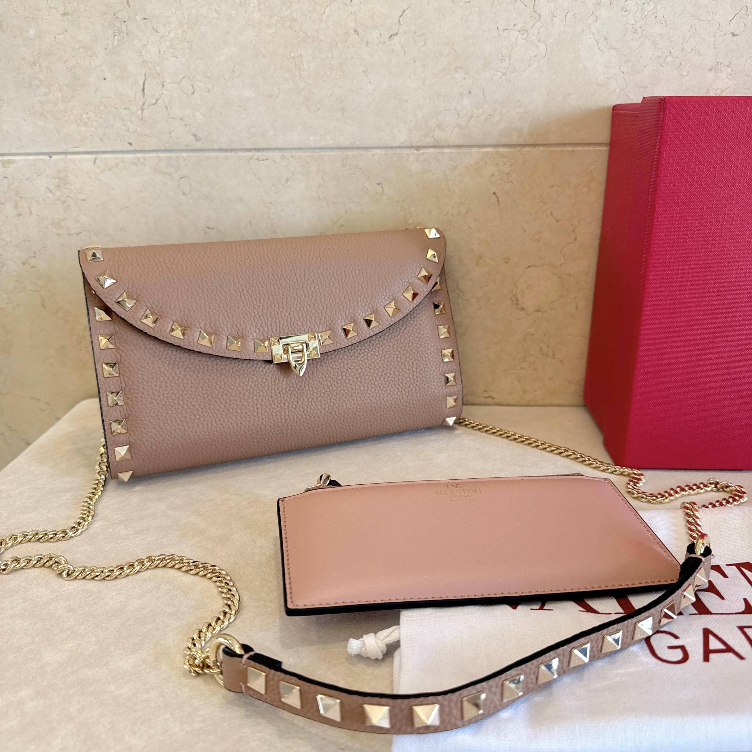 002-Garavani Rockstud Shoulder